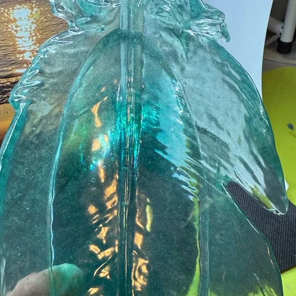 Elegant Resin Leaf Art Piece - Picture 4 of 14